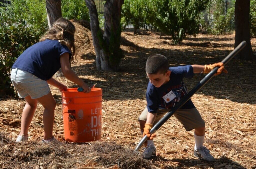 Families Pitching in For the Holidays